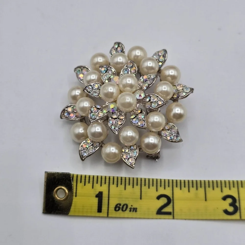 Stunning Faux Pearl Rhinestone Flower Brooch Pin Vintage Costume Jewelry‎ Silver